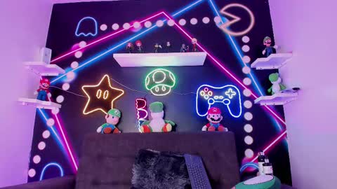 Snapshot of tiffvalentinee_ chatting on February 4, 1:45 am Tiffany online show from February 4, 1:45 am