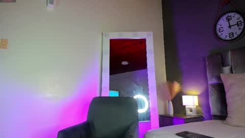 Snapshot of tiffvalentinee_ chatting on March 2, 11:39 am Tiffany online show from March 2, 11:39 am