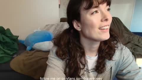 Snapshot of tiggerrosey chatting on February 26, 11:04 pm All my Links online show from February 26, 11:04 pm