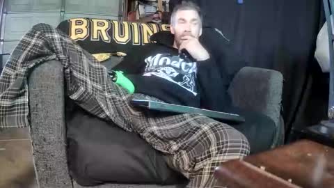 Snapshot of tiggity19 chatting on April 26, 4:37 pm Tiggity23 come stroke my 9 cock with ne online show from April 26, 4:37 pm