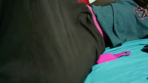 Snapshot of tight_pussie chatting on April 13, 10:37 pm tight_pussie online show from April 13, 10:37 pm