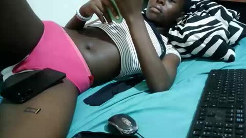 Snapshot of tight_pussie chatting on April 14, 11:27 am tight_pussie online show from April 14, 11:27 am