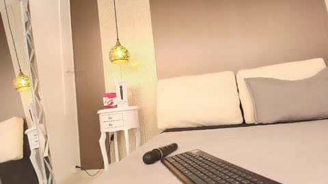 T I F F A N Y online show from September 19, 9:04 pm