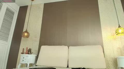 T I F F A N Y online show from February 4, 8:25 pm