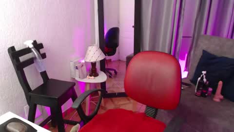 tiinajonus_ online show from May 1, 3:55 am