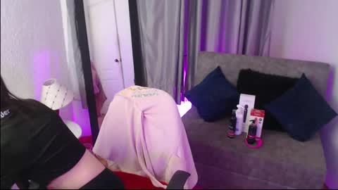tiinajonus_ online show from May 22, 4:52 am