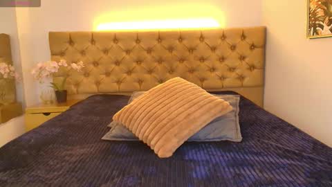 tiiny emilly online show from March 29, 1:22 pm