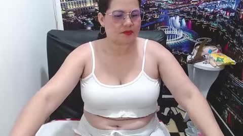 Snapshot of tila_nastyy chatting on February 28, 3:40 am Tila online show from February 28, 3:40 am