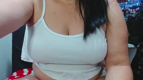 Snapshot of tila_nastyy chatting on March 31, 1:29 am Tila online show from March 31, 1:29 am