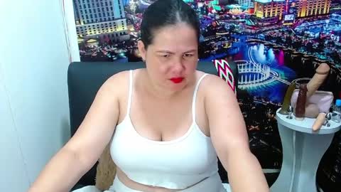 Snapshot of tila_nastyy chatting on April 12, 1:32 am Tila online show from April 12, 1:32 am