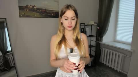 Elizabeth Elize online show from November 11, 8:36 am