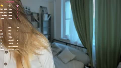Elizabeth Elize online show from May 8, 9:14 am