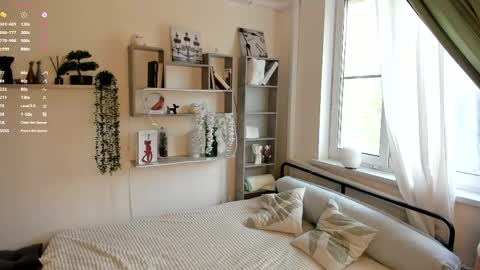 Elizabeth Elize online show from May 14, 9:38 am