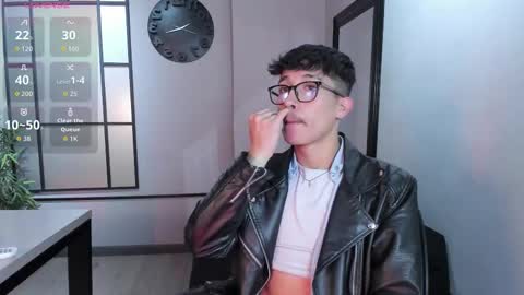 Snapshot of tim__fox chatting on February 24, 11:30 am Tim Fox online show from February 24, 11:30 am