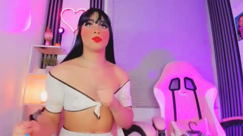 Snapshot of timmy_boyy chatting on February 13, 11:56 pm Hallie And Annie online show from February 13, 11:56 pm