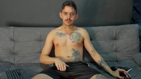 Snapshot of timothy_eliot chatting on April 6, 7:09 am wanna play bareback uncut colombian couple new twink bbk online show from April 6, 7:09 am