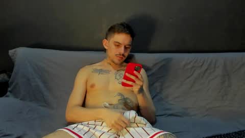 Snapshot of timothy_eliot chatting on May 6, 5:25 am wanna play bareback uncut colombian couple new twink bbk online show from May 6, 5:25 am