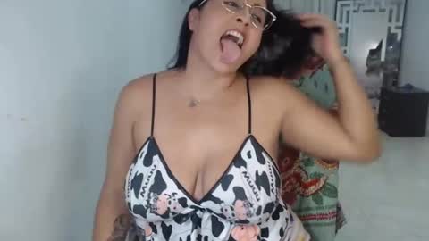 Snapshot of tina_cutexx chatting on January 24, 1:24 am tina cutexx online show from January 24, 1:24 am