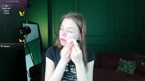 Snapshot of tina_tayllor__ chatting on March 31, 9:26 pm tina_tayllor__ online show from March 31, 9:26 pm