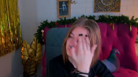 Snapshot of tinadavil chatting on December 19, 8:34 pm Tina Davil online show from December 19, 8:34 pm