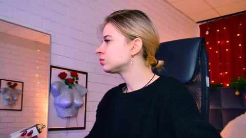 Snapshot of tinadavil chatting on January 7, 9:12 am Tina Davil online show from January 7, 9:12 am