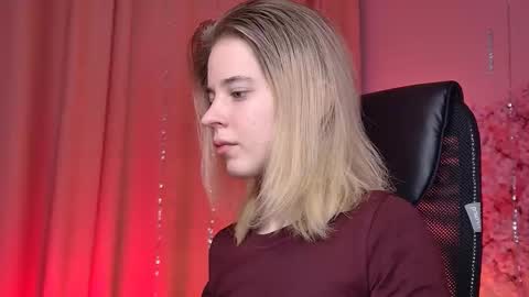 Snapshot of tinadavil chatting on February 6, 9:23 am Tina Davil online show from February 6, 9:23 am