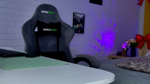 Snapshot of tinadavil chatting on February 17, 1:18 pm Tina Davil online show from February 17, 1:18 pm