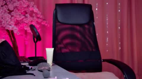 Snapshot of tinadavil chatting on March 21, 1:16 pm Tina Davil online show from March 21, 1:16 pm