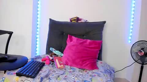 tinas_smith online show from March 16, 7:29 pm