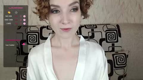 Snapshot of tinawincee chatting on October 25, 4:53 am Tina online show from October 25, 4:53 am