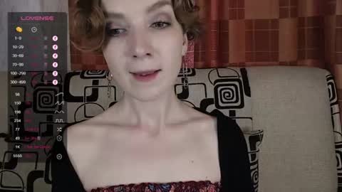 Snapshot of tinawincee chatting on June 12, 5:06 am Tina online show from June 12, 5:06 am
