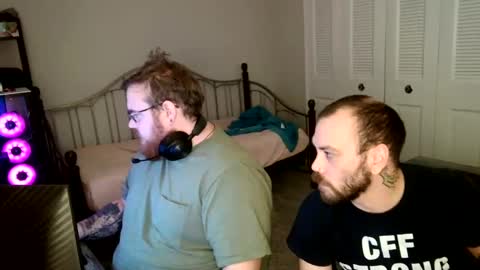 Snapshot of tingpoo chatting on December 11, 12:02 am BeefnCock online show from December 11, 12:02 am
