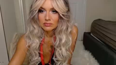 tinkerbell822 online show from May 7, 7:58 am