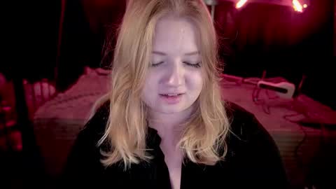 TinkerrBelll online show from February 22, 8:07 pm