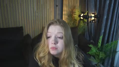 Snapshot of tinkerrbelll chatting on April 21, 2:51 am TinkerrBelll online show from April 21, 2:51 am