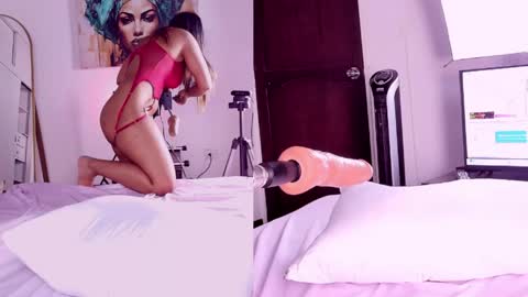 Snapshot of tinny_annie chatting on April 2, 9:01 pm Hey Im Annie online show from April 2, 9:01 pm