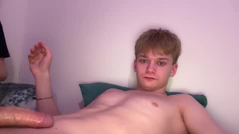 Snapshot of tinnydoll chatting on March 17, 8:01 pm TinnyDoll online show from March 17, 8:01 pm
