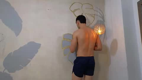 Snapshot of tinocrow chatting on March 12, 2:07 am TONY online show from March 12, 2:07 am