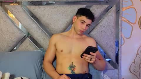 Snapshot of tinocrow chatting on March 20, 2:27 am TONY online show from March 20, 2:27 am