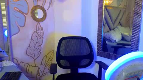 Snapshot of tinocrow chatting on March 26, 3:28 pm TONY online show from March 26, 3:28 pm