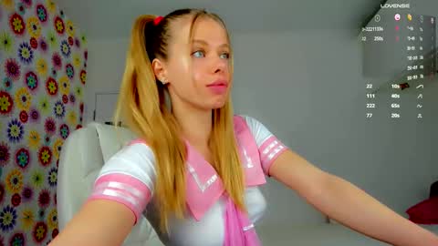 Snapshot of tiny__alice chatting on October 12, 6:45 am Alice ONLINE TOMORROW 1100-1700 GMT3 online show from October 12, 6:45 am