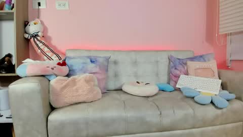 tiny_cora online show from May 2, 4:34 pm