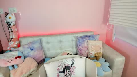 tiny_cora online show from May 16, 4:39 pm