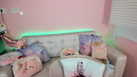 tiny_cora online show from May 18, 4:35 pm