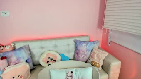 tiny_cora online show from May 21, 4:36 pm