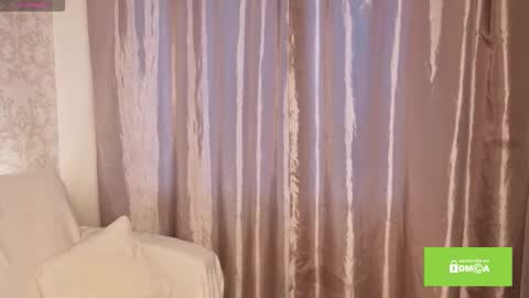 Snapshot of tiny_lilyy chatting on November 25, 6:35 am Lily online show from November 25, 6:35 am