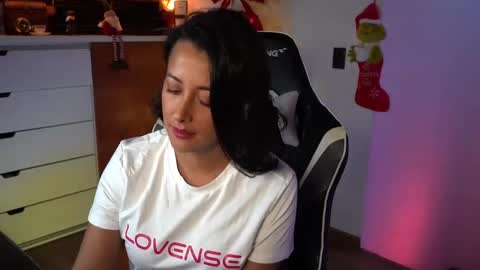 Snapshot of tiny_panther chatting on December 12, 10:09 pm Ana Molly online show from December 12, 10:09 pm