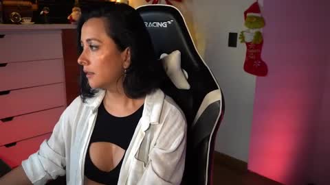 Snapshot of tiny_panther chatting on December 15, 12:51 am Ana Molly online show from December 15, 12:51 am