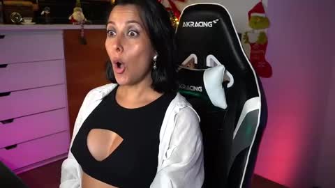 Snapshot of tiny_panther chatting on December 15, 3:56 am Ana Molly online show from December 15, 3:56 am