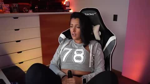 Snapshot of tiny_panther chatting on January 9, 4:41 am Ana Molly online show from January 9, 4:41 am